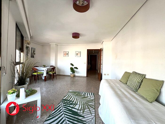 Casas en venta y pisos alquiler - 1