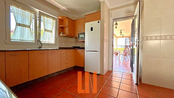 Casas en venta y pisos alquiler - 3