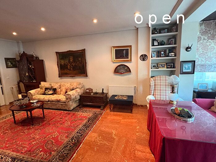Casas en venta y pisos alquiler - 3