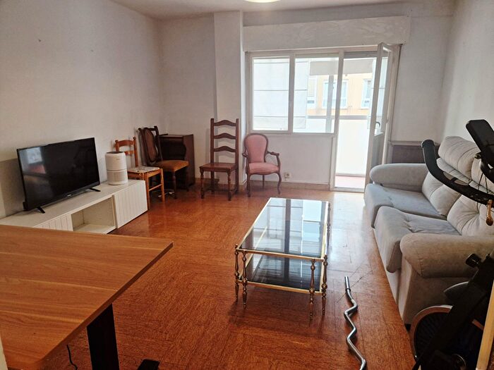 Casas en venta y pisos alquiler - 3