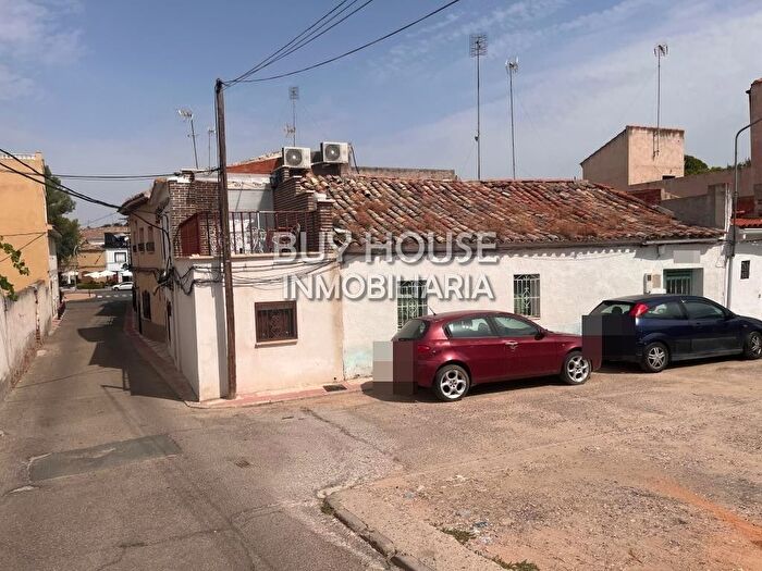 Casas en venta y pisos alquiler - 1