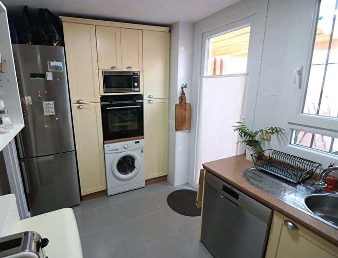 Casas en venta y pisos alquiler - 2