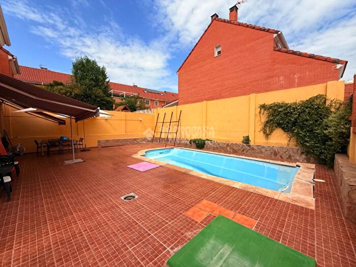 Casas en venta y pisos alquiler - 1