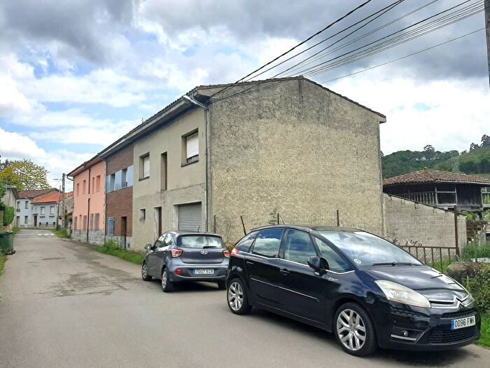 Casa en venta en El Berrón La Carrera, Siero de 4 habitaciones