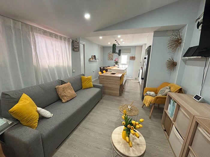 Casas en venta y pisos alquiler - 2