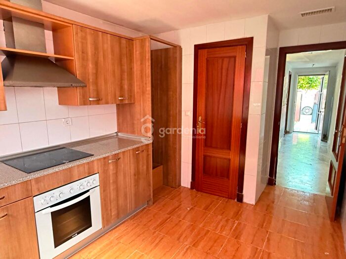 Casas en venta y pisos alquiler - 3
