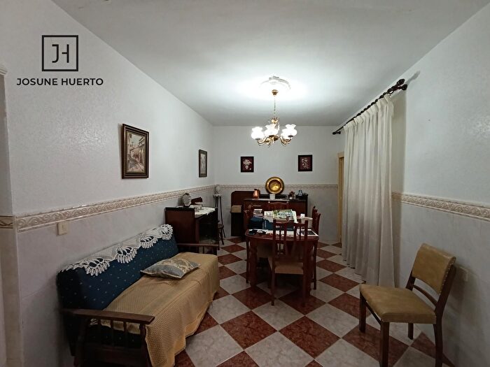 Casas en venta y pisos alquiler - 3