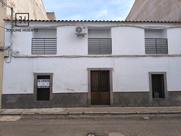 Casas en venta y pisos alquiler - 1