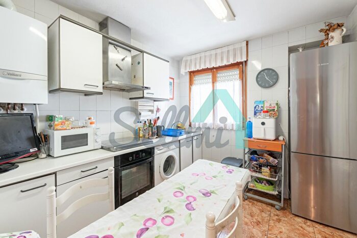 Casas en venta y pisos alquiler - 3