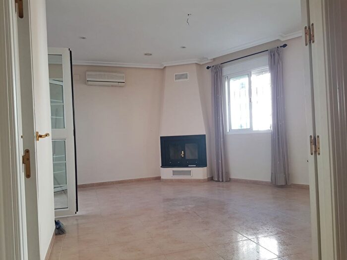 Casa en alquiler en Almodóvar del Río, Córdoba de 4 habitaciones