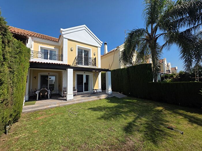 Casa en venta en La Alcaidesa, Cádiz de 4 habitaciones