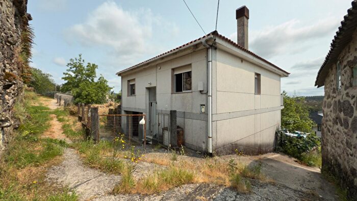 Casa en venta en Avión, Ourense de 3 habitaciones
