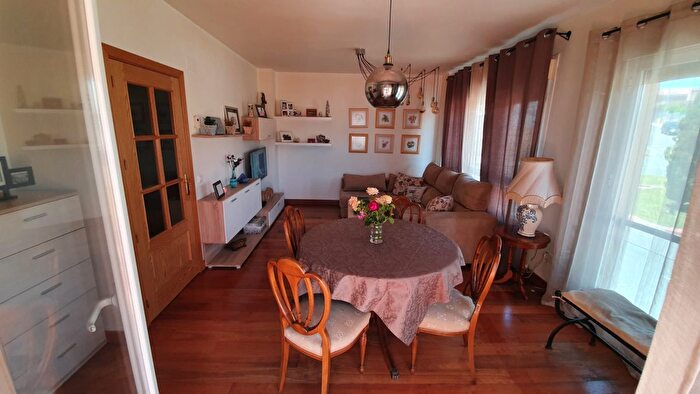 Casas en venta y pisos alquiler - 3