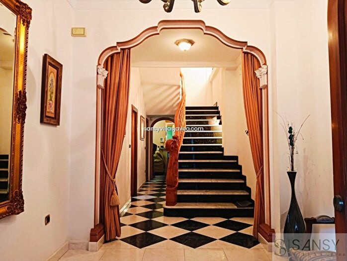 Casas en venta y pisos alquiler - 1