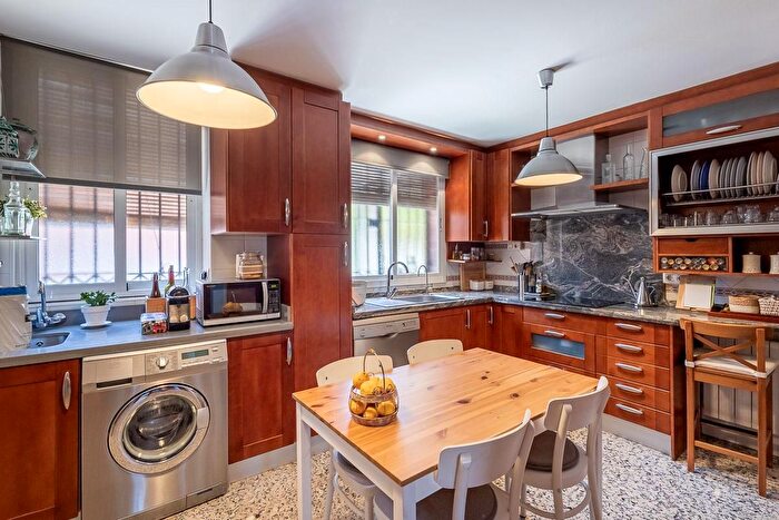 Casas en venta y pisos alquiler - 3