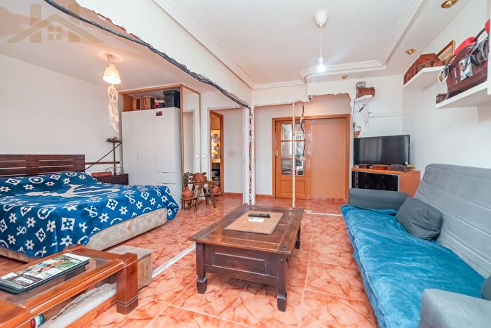 Casas en venta y pisos alquiler - 3