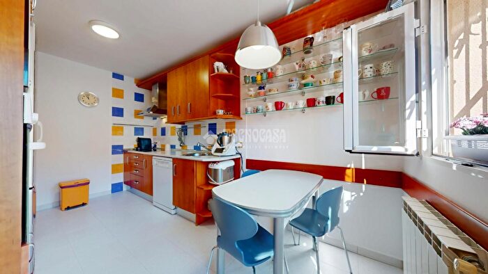 Casas en venta y pisos alquiler - 3