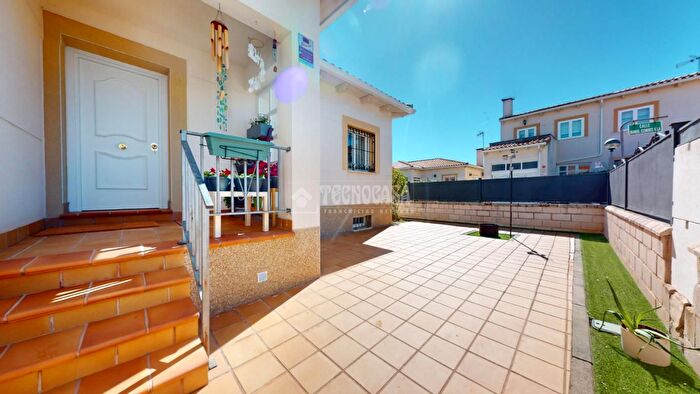 Casa en venta en Horche, Guadalajara de 3 habitaciones