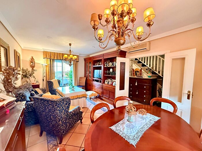 Casas en venta y pisos alquiler - 3
