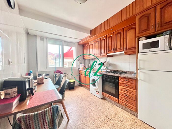 Casas en venta y pisos alquiler - 1