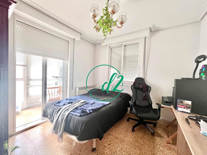 Casas en venta y pisos alquiler - 3