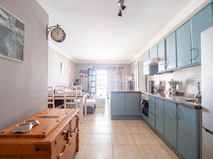 Casas en venta y pisos alquiler - 1