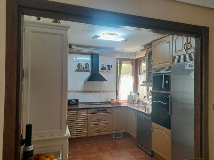 Casas en venta y pisos alquiler - 3