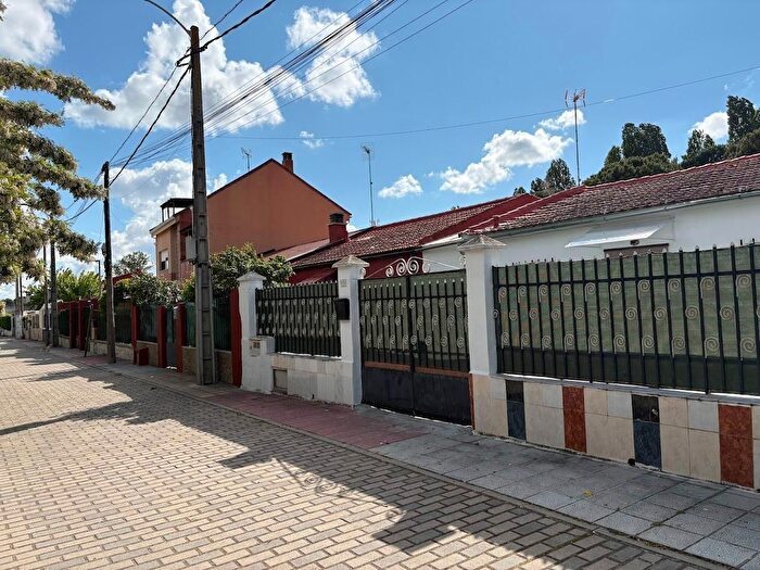 Casas en venta y pisos alquiler - 1