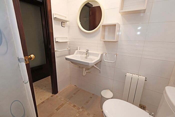 Casas en venta y pisos alquiler - 3