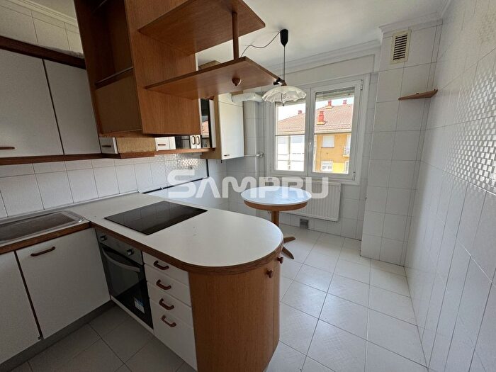 Casas en venta y pisos alquiler - 1