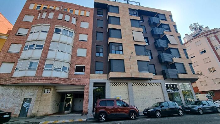 Casas en venta y pisos alquiler - 1