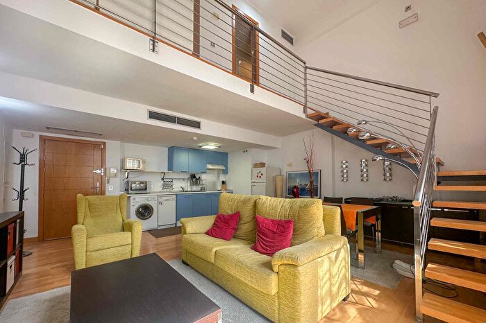 Casas en venta y pisos alquiler - 2