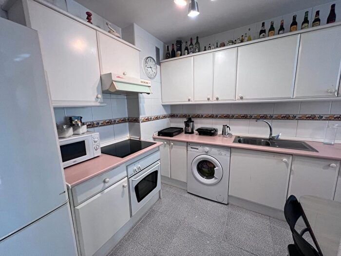 Casas en venta y pisos alquiler - 2