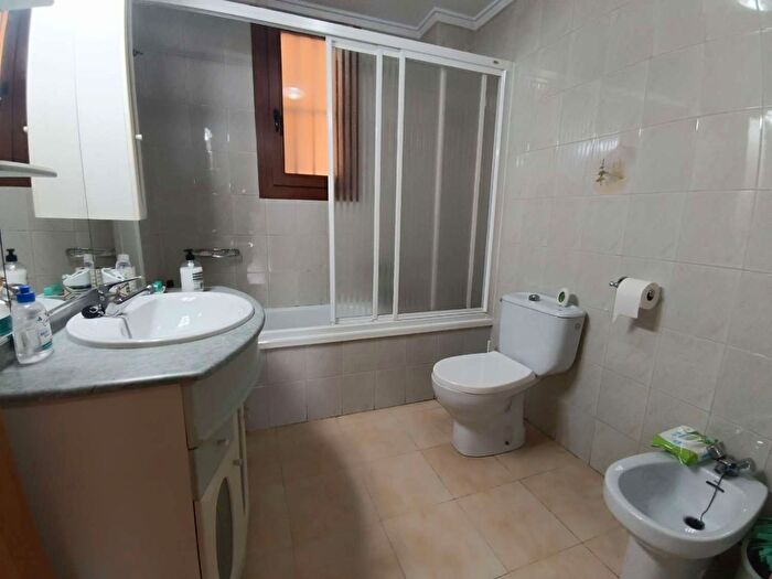 Casas en venta y pisos alquiler - 3