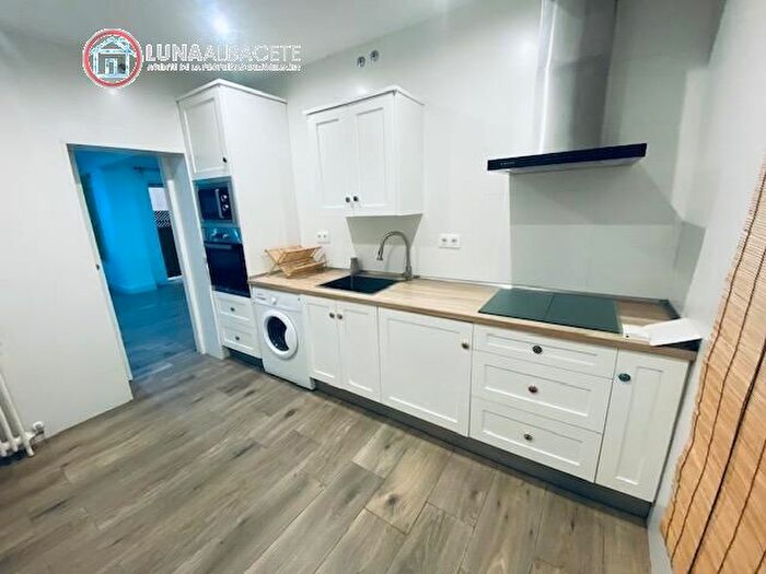 Casas en venta y pisos alquiler - 2
