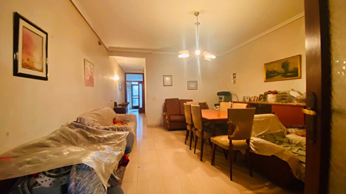 Casas en venta y pisos alquiler - 1