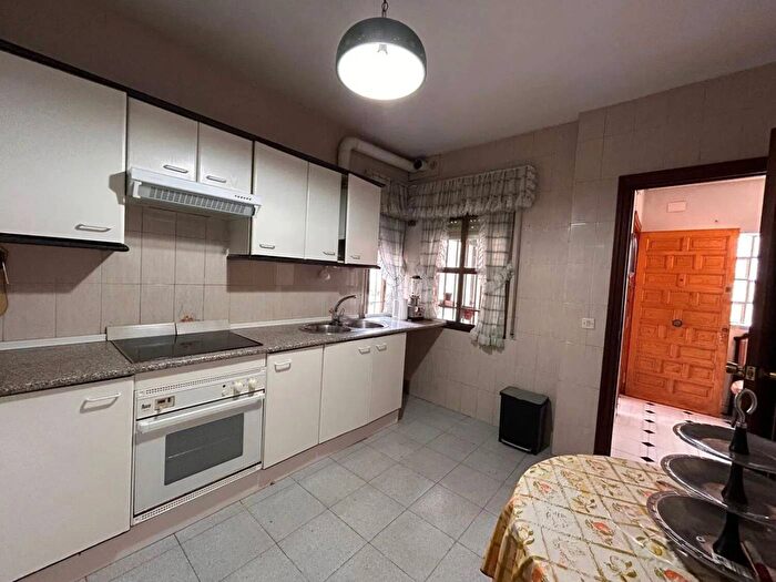 Casas en venta y pisos alquiler - 3