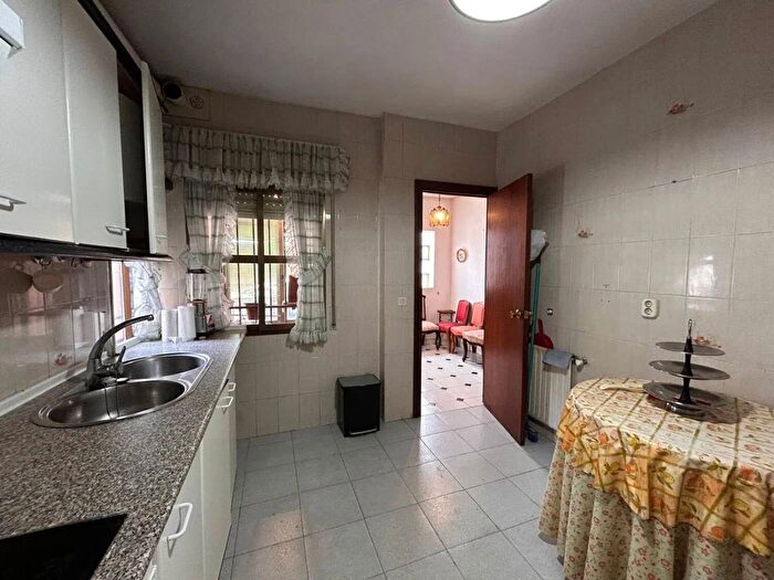 Casas en venta y pisos alquiler - 2