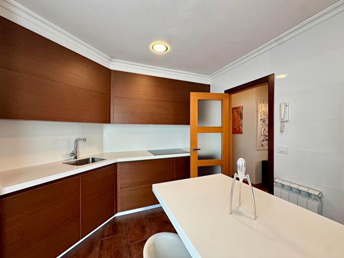 Casas en venta y pisos alquiler - 1