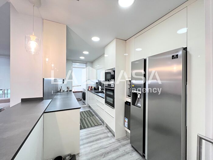 Casas en venta y pisos alquiler - 3