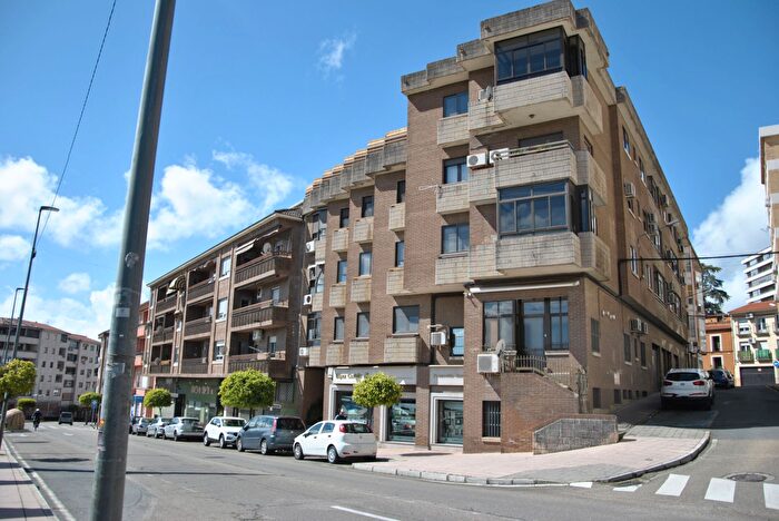 Casas en venta y pisos alquiler - 1