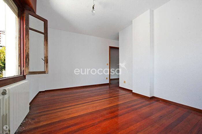 Casas en venta y pisos alquiler - 3