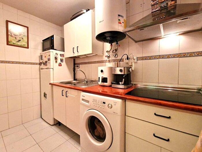 Casas en venta y pisos alquiler - 3