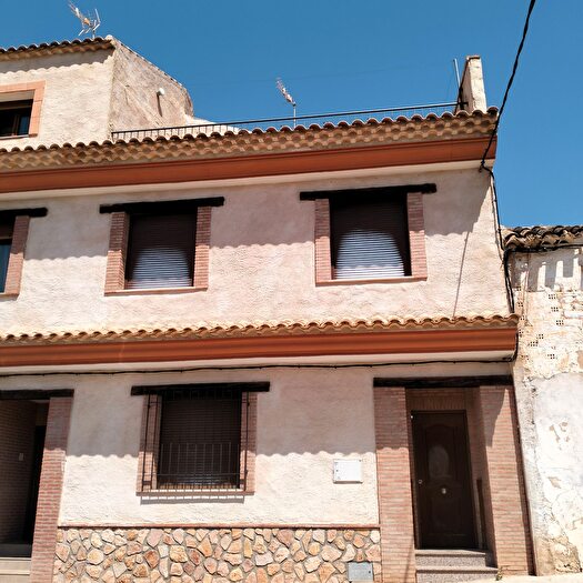 Casas en venta y pisos alquiler - 1