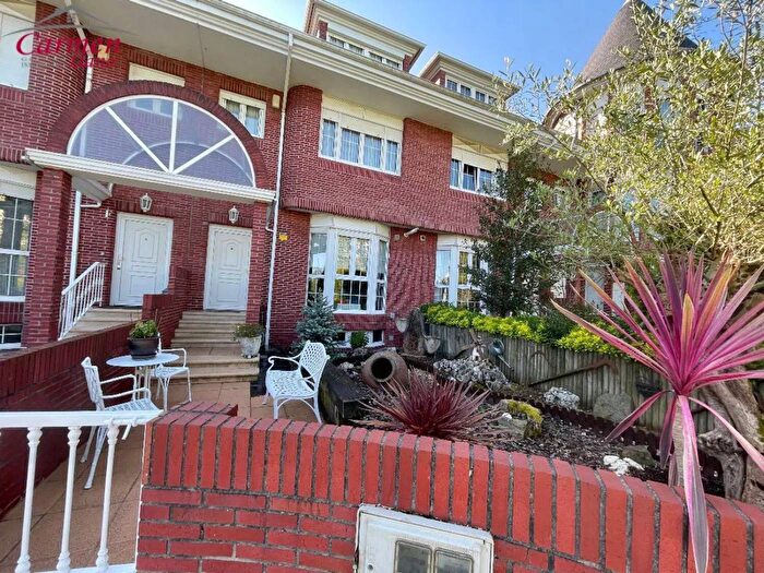 Casas en venta y pisos alquiler - 3