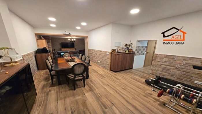 Casas en venta y pisos alquiler - 3