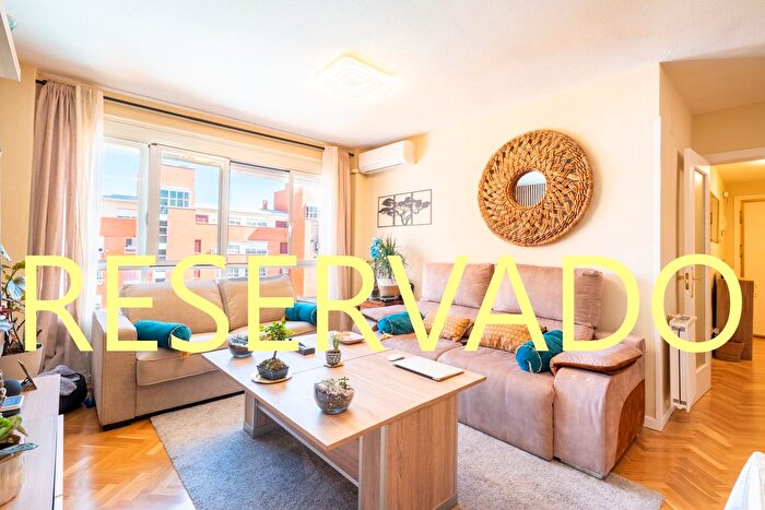 Piso en venta en San Blas, Rosas Musas de 3 habitaciones