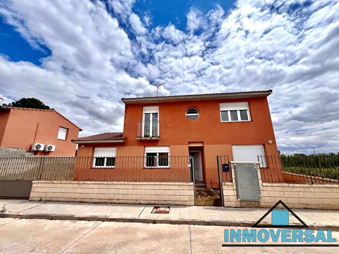 Casas en venta y pisos alquiler - 1