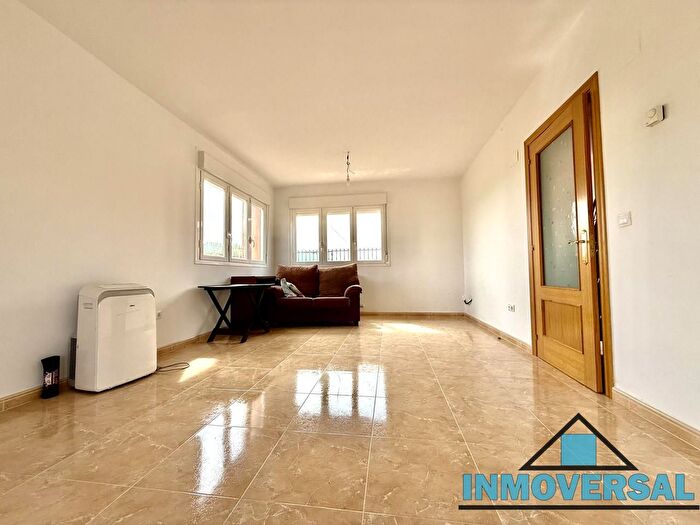 Casas en venta y pisos alquiler - 3