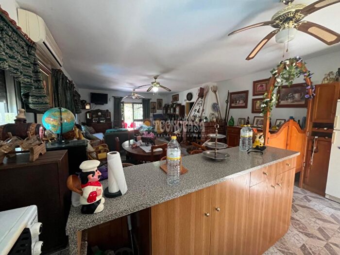 Casas en venta y pisos alquiler - 3